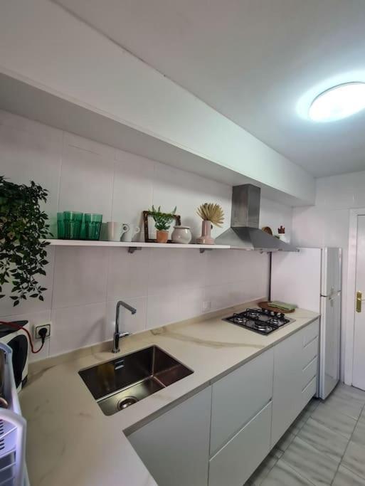 Nice Beachside 2-Bd Apt Near Barcelona Cunit Buitenkant foto