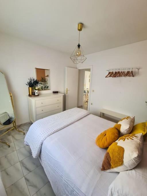 Nice Beachside 2-Bd Apt Near Barcelona Cunit Buitenkant foto
