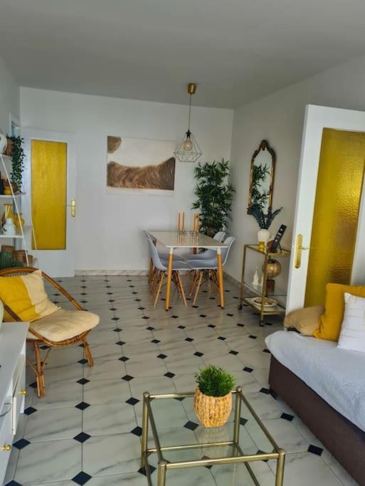 Nice Beachside 2-Bd Apt Near Barcelona Cunit Buitenkant foto