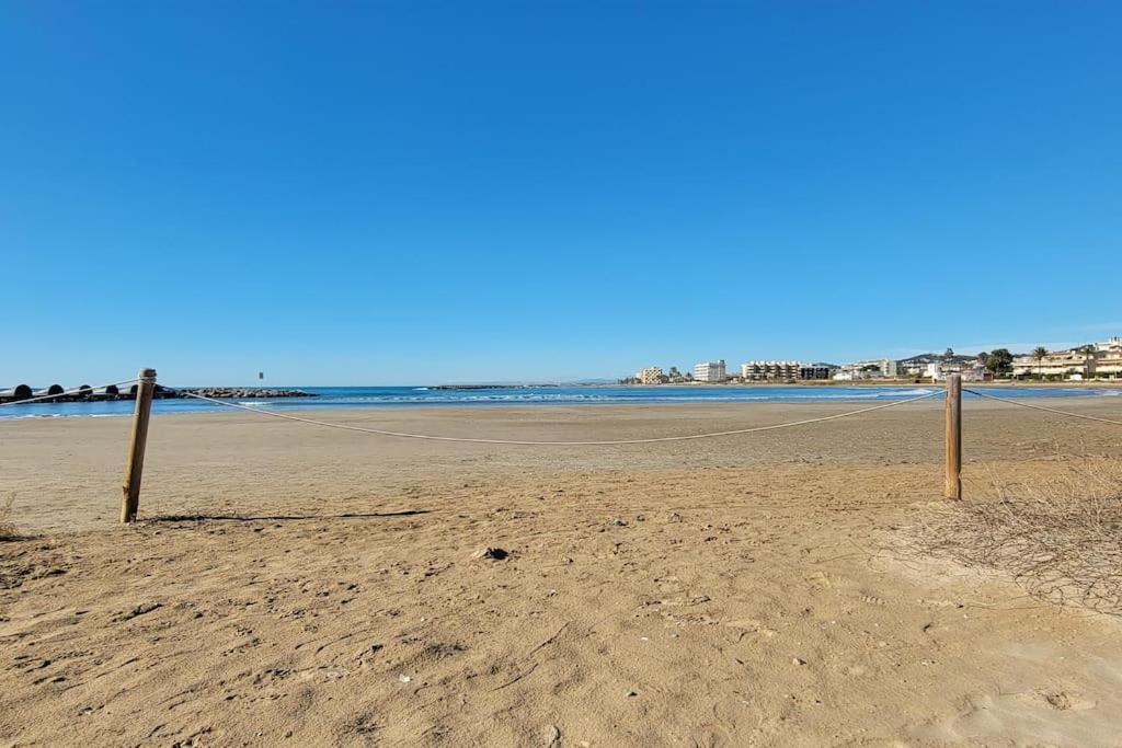 Nice Beachside 2-Bd Apt Near Barcelona Cunit Buitenkant foto